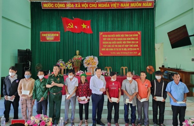 PHÓ CHỦ NHIỆM ỦY BAN QUỐC PHÒNG VÀ AN NINH ĐỖ QUANG THÀNH TIẾP XÚC CỬ TRI NGOÀI ĐỊA BÀN ỨNG CỬ TẠI TỈNH GIA LAI